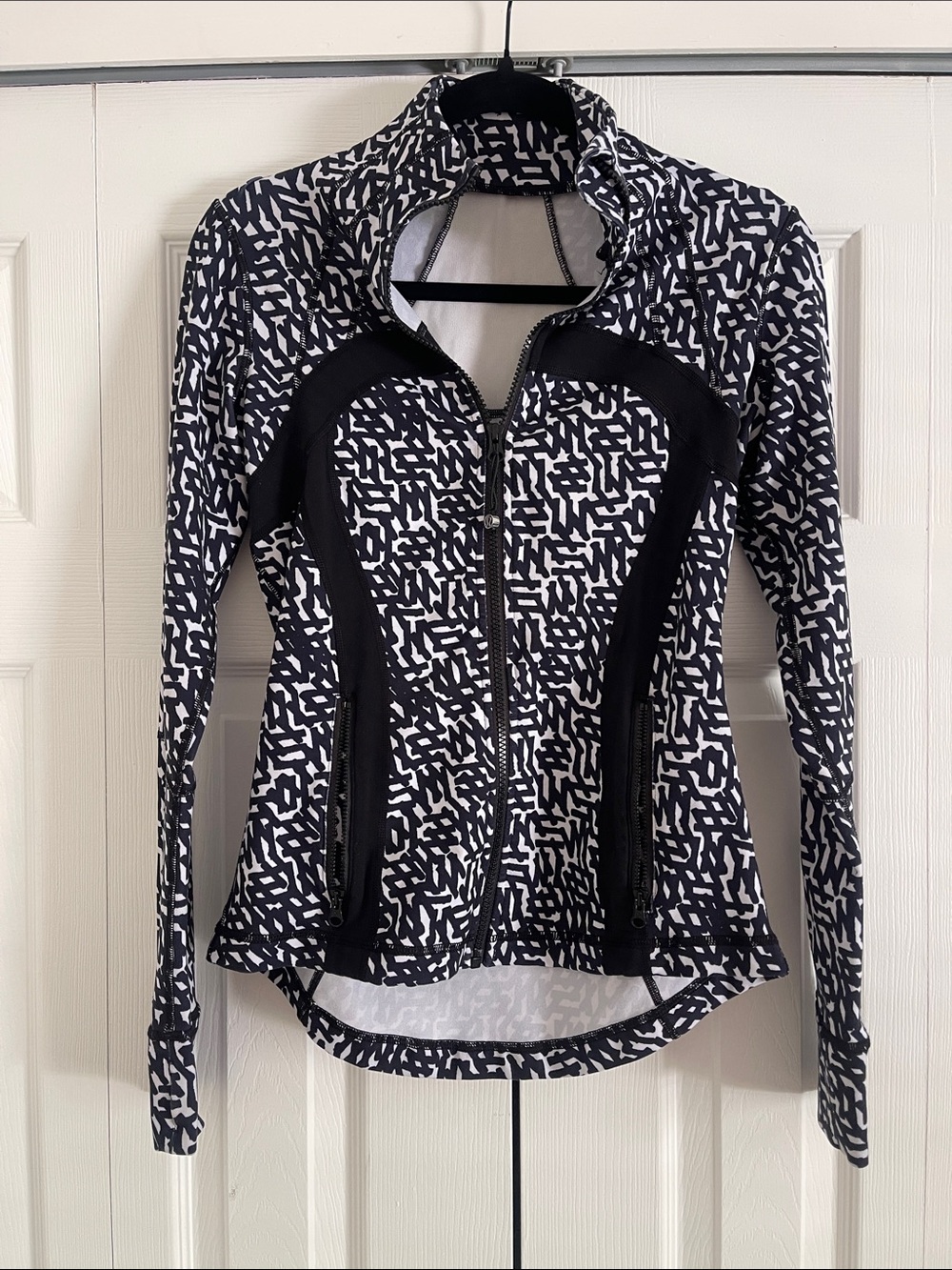 Lululemon Black & White Printed Jacket - Size 6